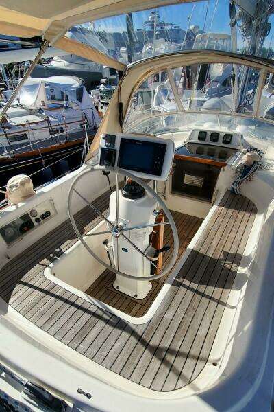 2001 Moody 42 Center Cockpit