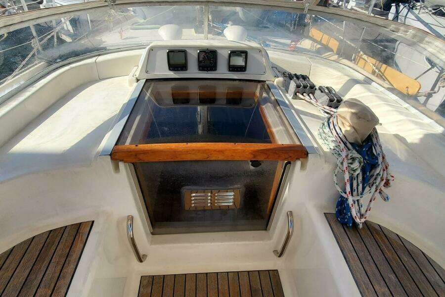 2001 Moody 42 Center Cockpit
