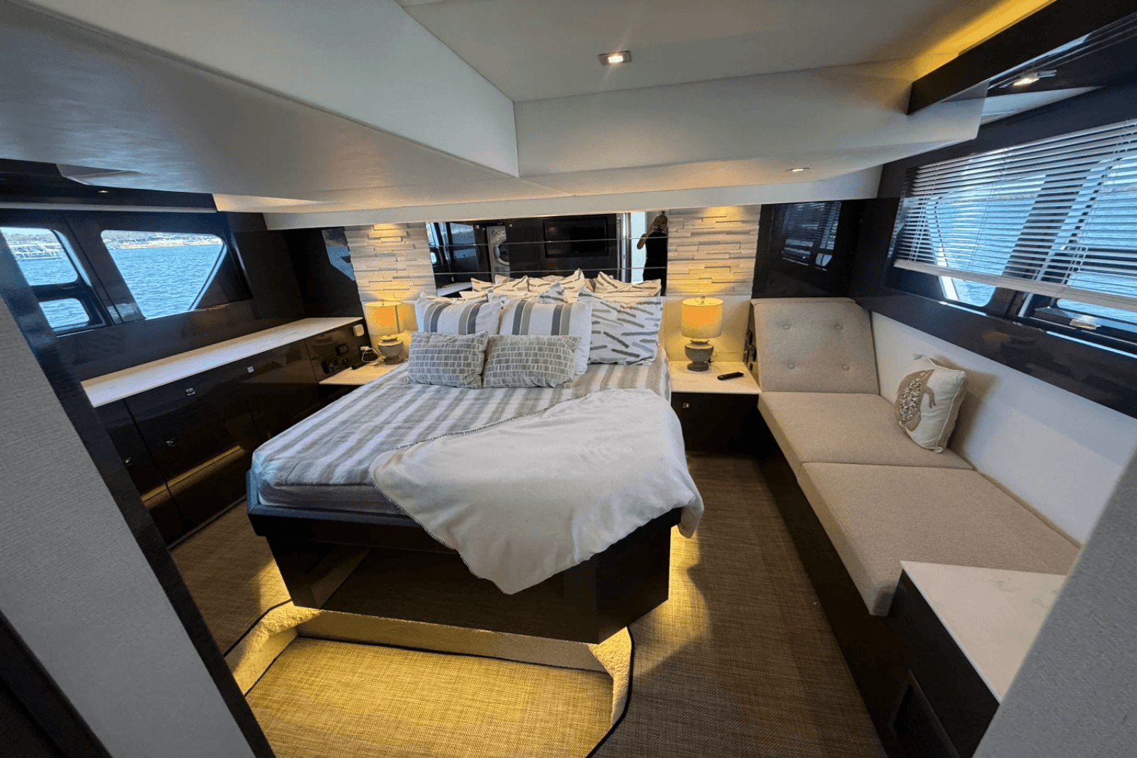 2020 Cruisers Yachts 50 CANTIUS