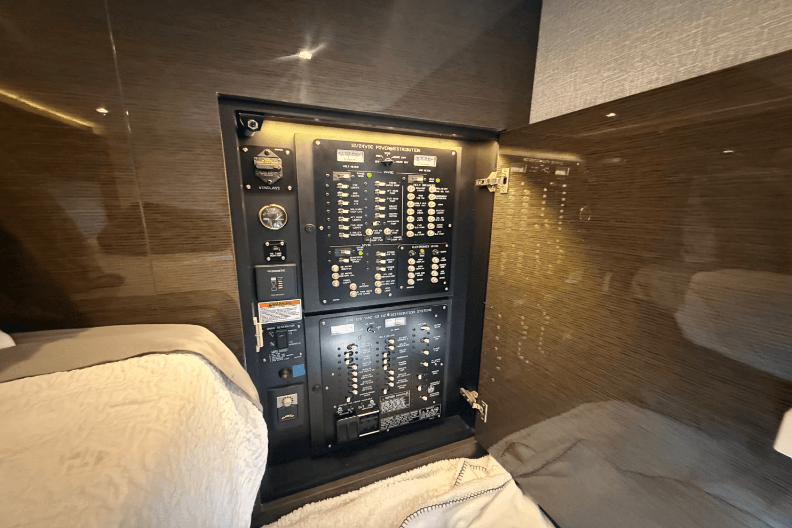 2020 Cruisers Yachts 50 CANTIUS