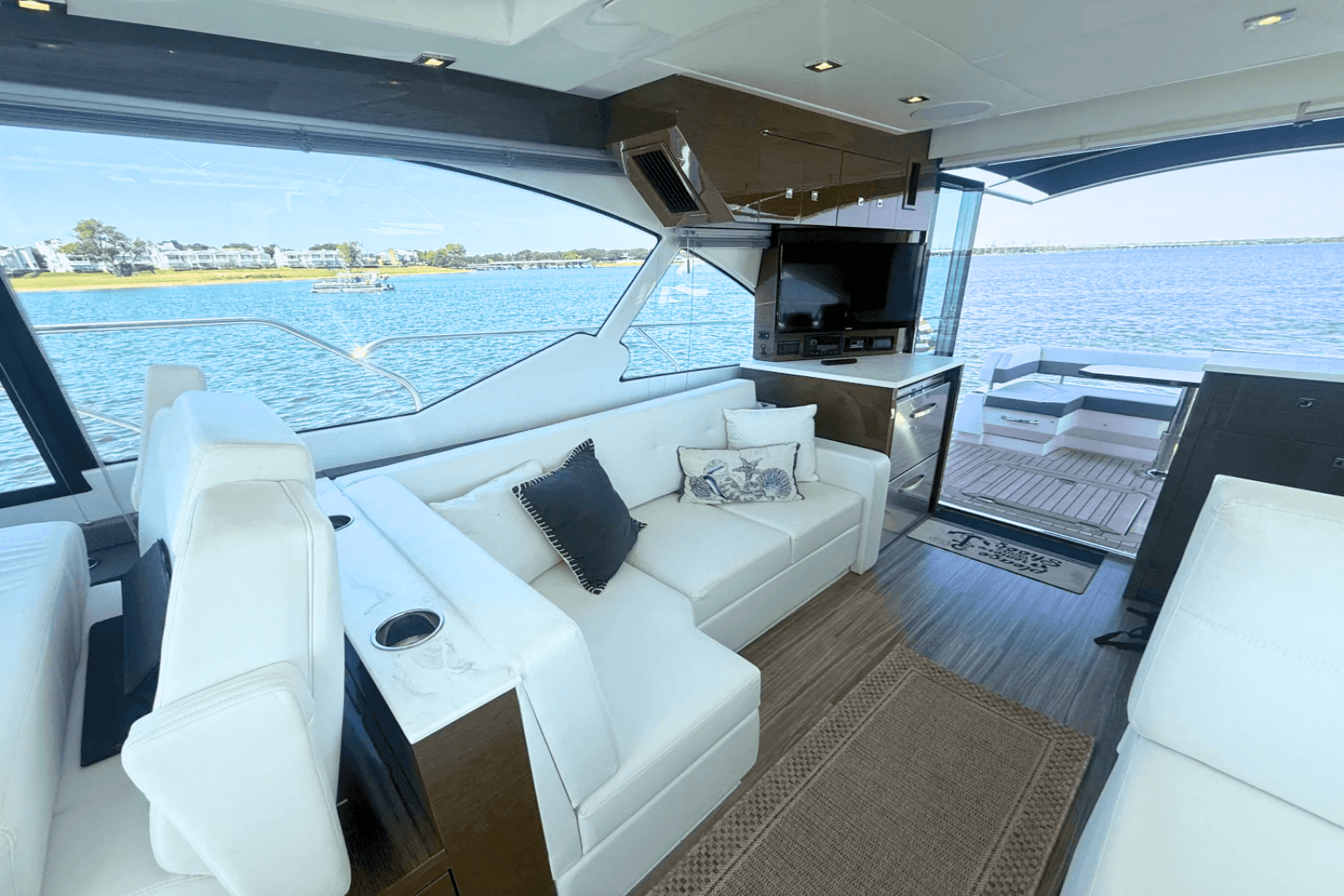 2020 Cruisers Yachts 50 CANTIUS