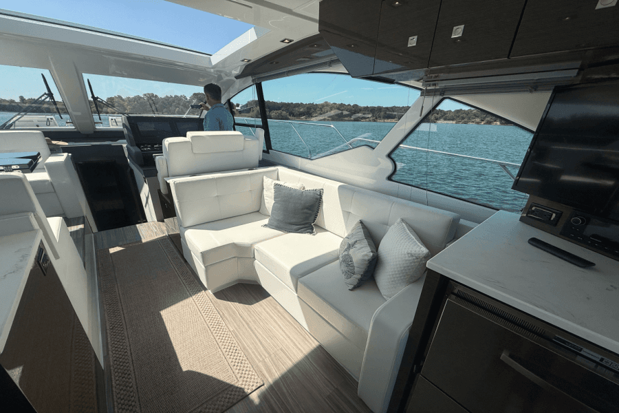 2020 Cruisers Yachts 50 CANTIUS