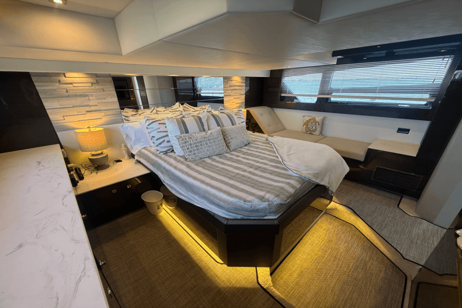 2020 Cruisers Yachts 50 CANTIUS