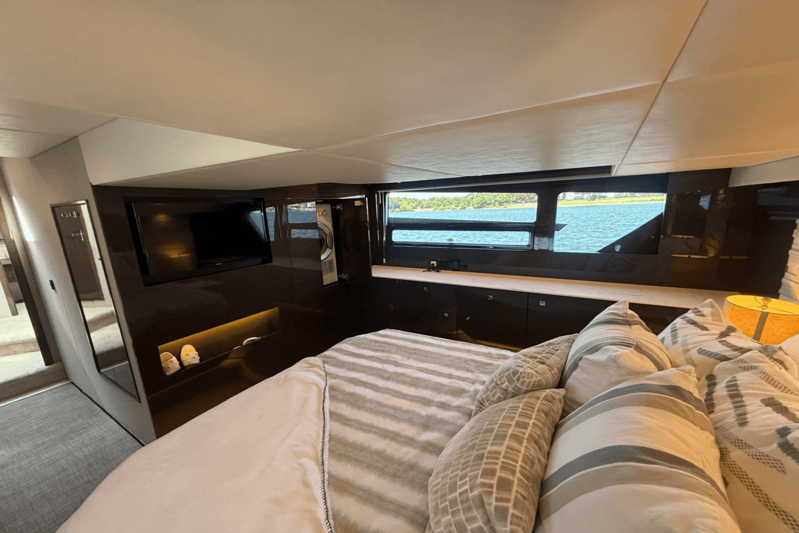 2020 Cruisers Yachts 50 CANTIUS