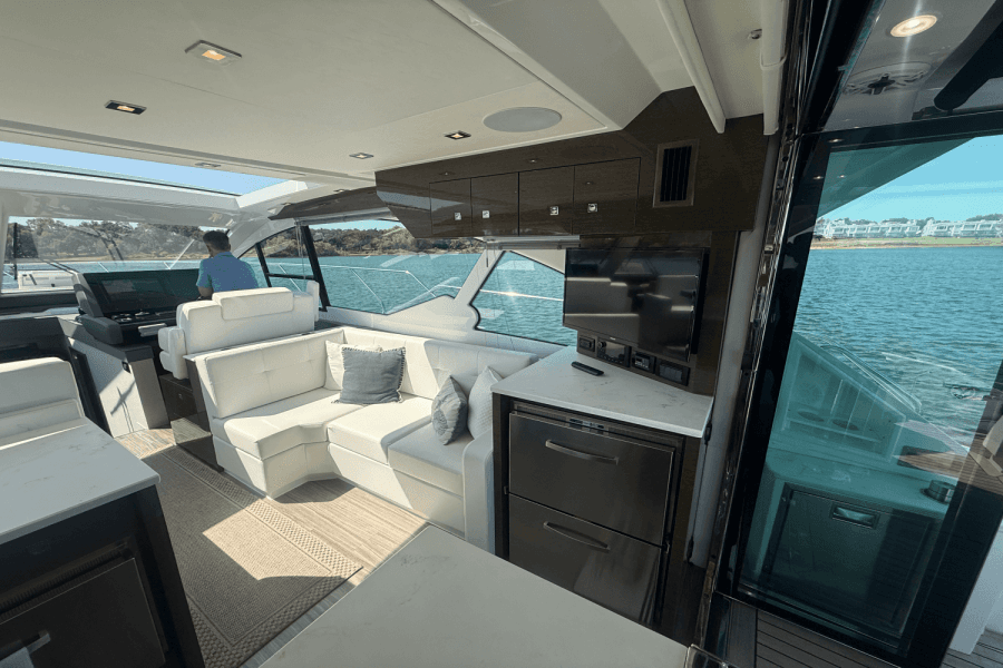 2020 Cruisers Yachts 50 CANTIUS