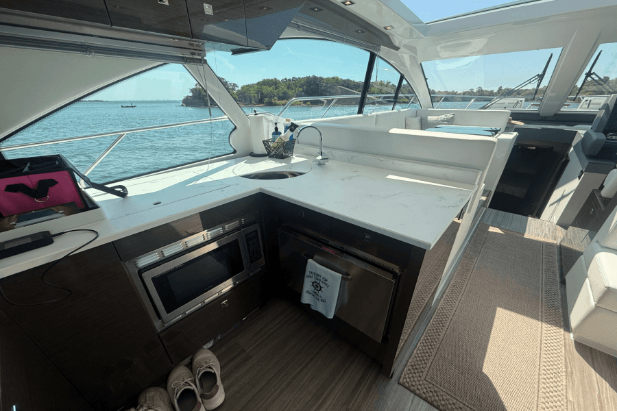 2020 Cruisers Yachts 50 CANTIUS