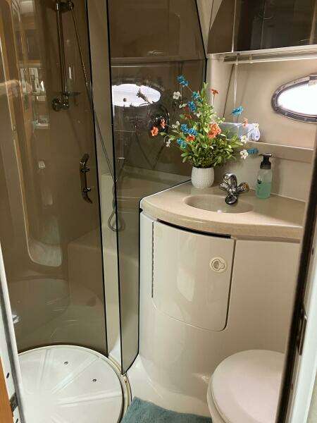 2001 Regal 3780 Commodore