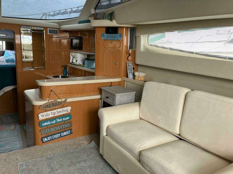 2001 Regal 3780 Commodore