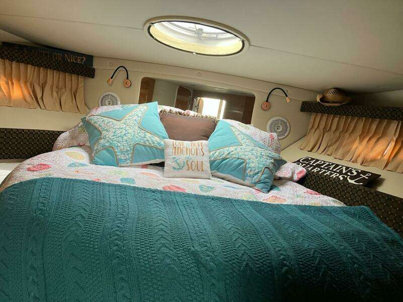 2001 Regal 3780 Commodore