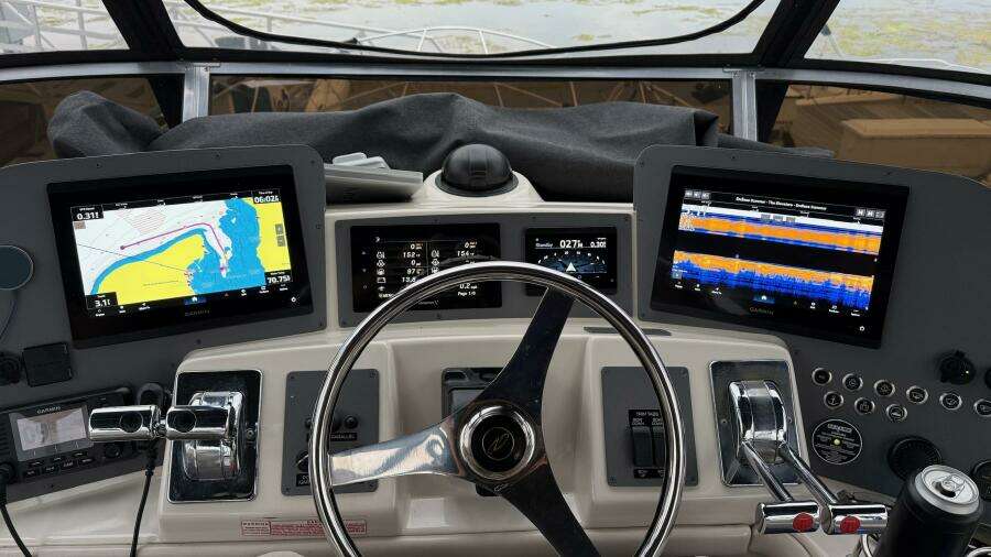 2001 Regal 3780 Commodore