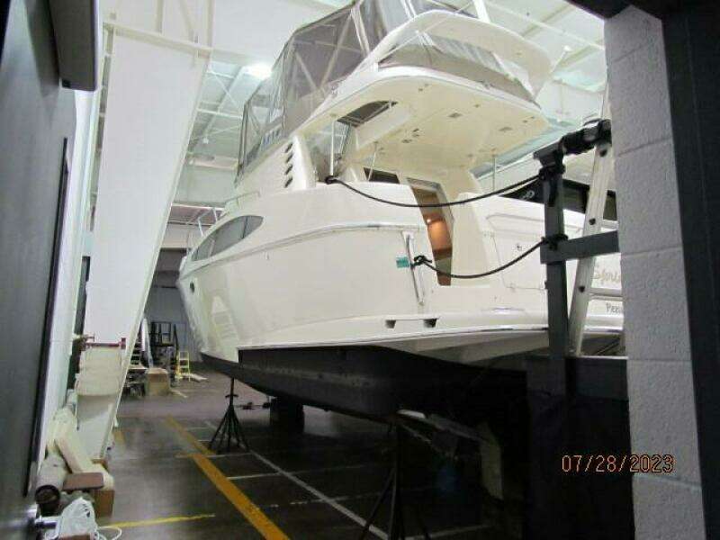 2001 Regal 3780 Commodore