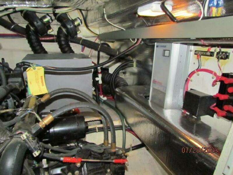 2001 Regal 3780 Commodore