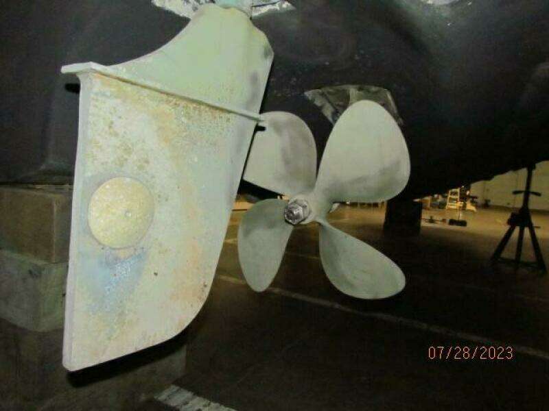 2001 Regal 3780 Commodore