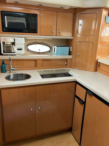 2001 Regal 3780 Commodore