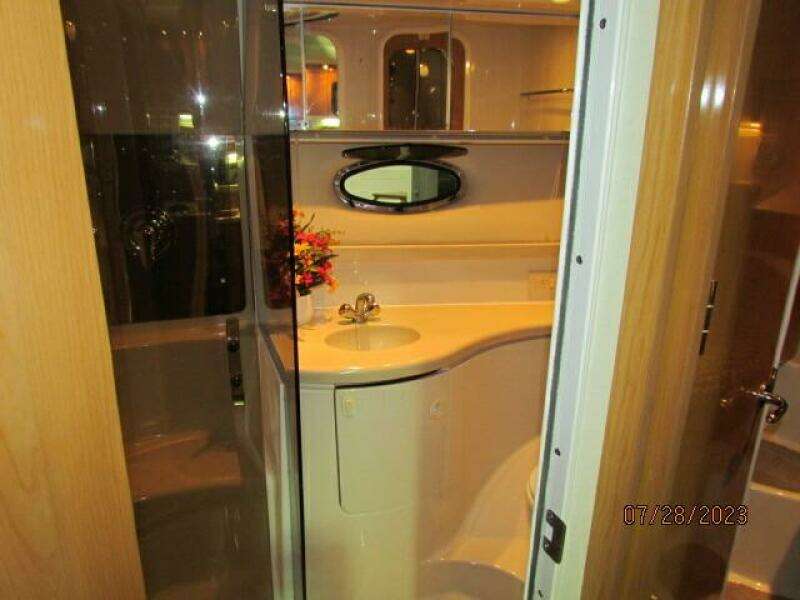 2001 Regal 3780 Commodore