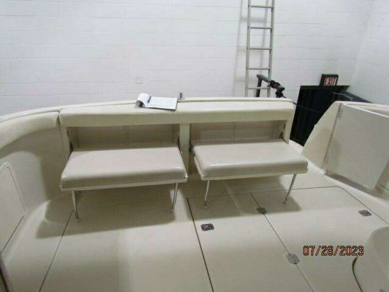 2001 Regal 3780 Commodore