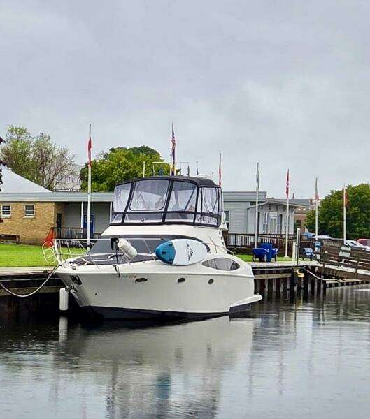 2001 Regal 3780 Commodore