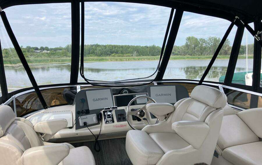 2001 Regal 3780 Commodore