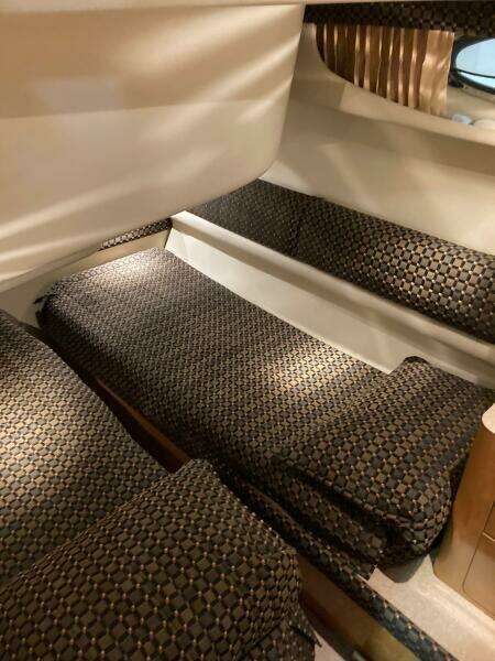 2001 Regal 3780 Commodore