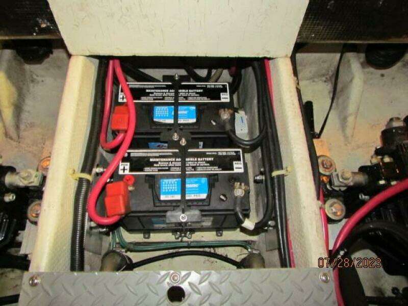 2001 Regal 3780 Commodore