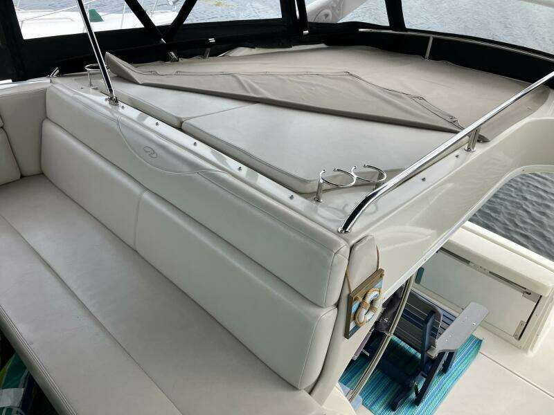 2001 Regal 3780 Commodore