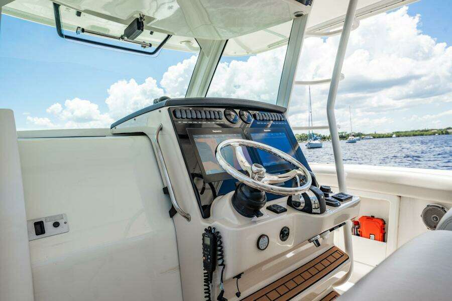 2018 Boston Whaler 380 Outrage