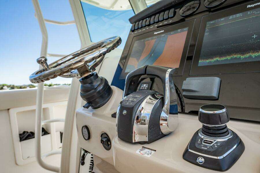 2018 Boston Whaler 380 Outrage