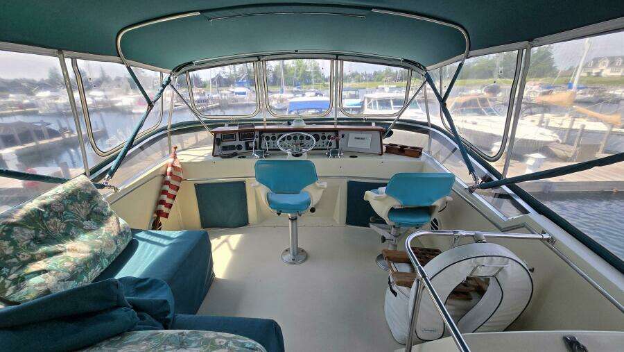 1987 Chris-Craft 362 Catalina