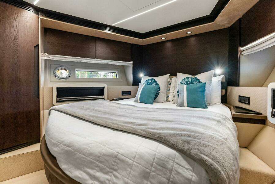 2017 Azimut 72 Flybridge