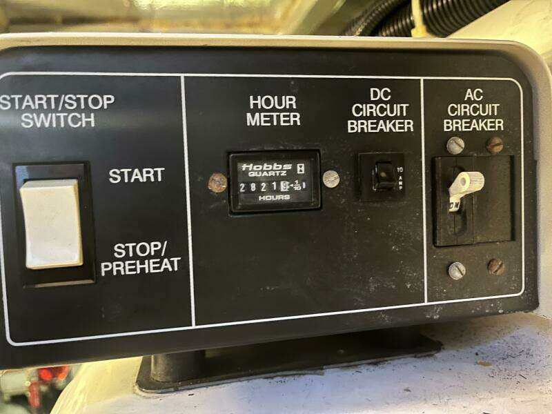 Carver 440 Aft Cabin