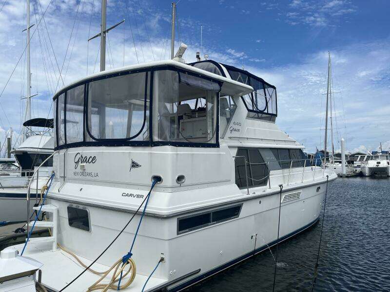 Carver 440 Aft Cabin
