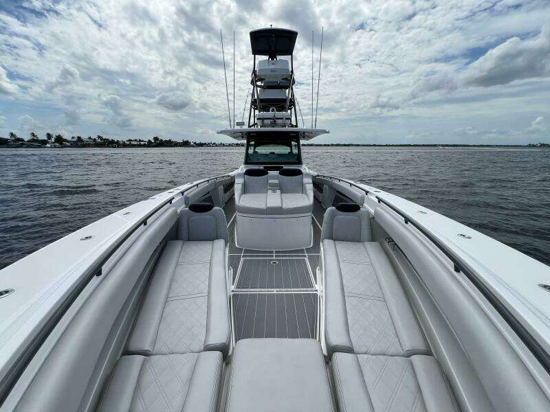 HCB 53 Title Wave - Bow