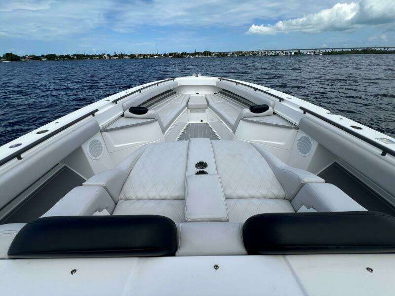 HCB 53 Title Wave - Bow