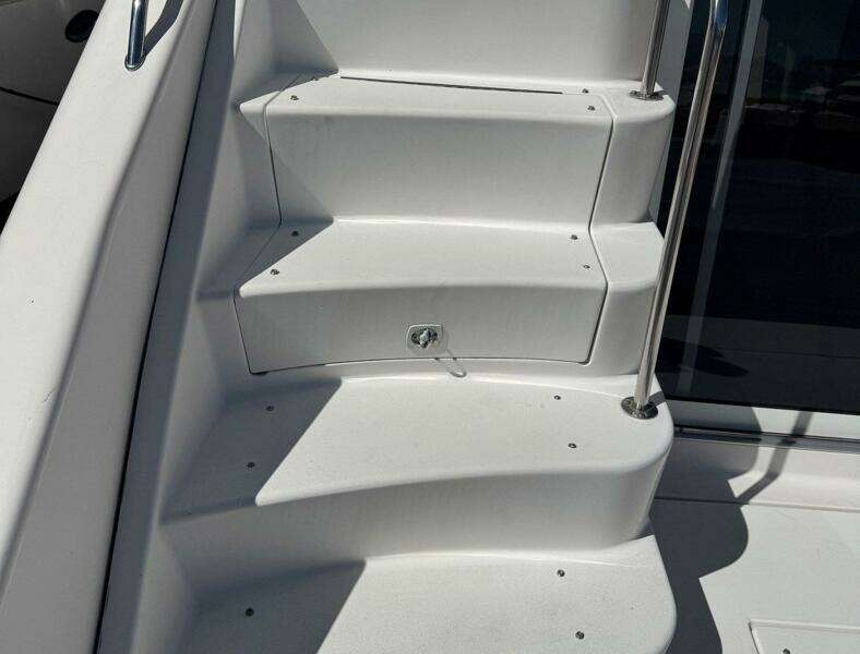 19 Molded Flybridge Stair