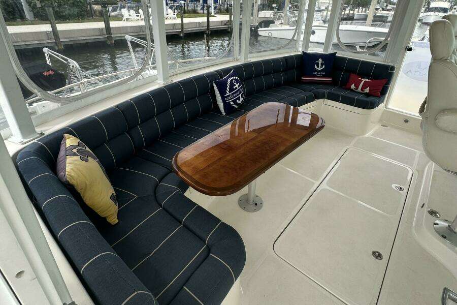 2007 Manta 44 Power Cat 'Lah De Dah' - Dinette