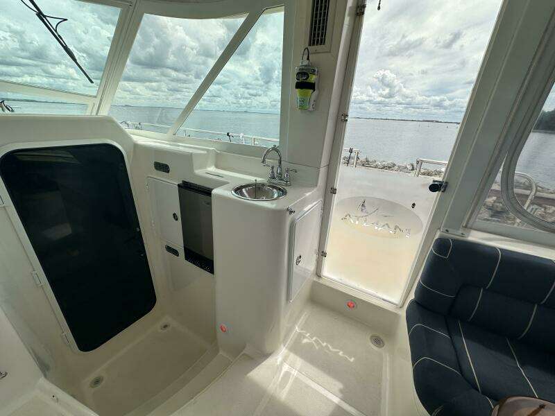 2007 Manta 44 Power Cat 'Lah De Dah' - Pilothouse