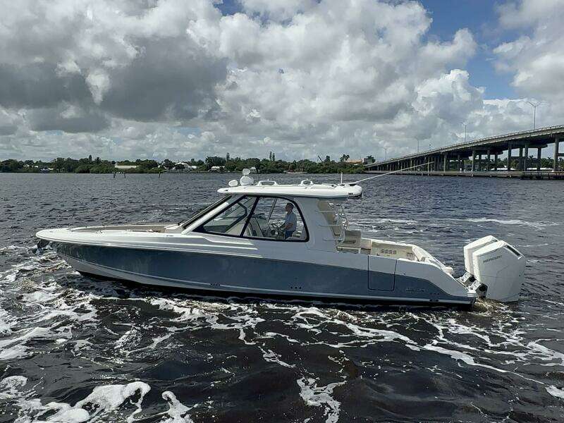2023 Boston Whaler 380 Realm