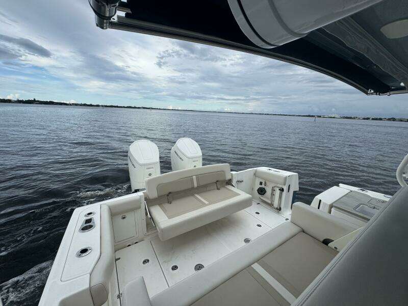 2023 Boston Whaler 380 Realm