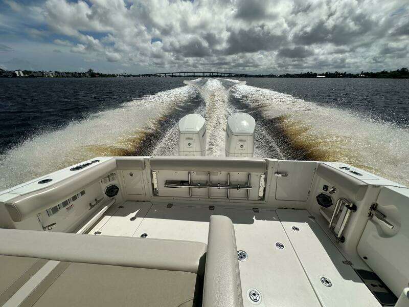 2023 Boston Whaler 380 Realm