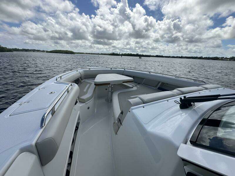 2023 Boston Whaler 380 Realm