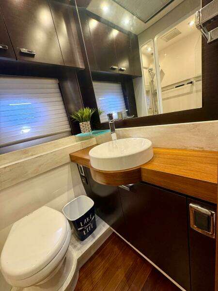 2017 Tiara Yachts 53 Coupe