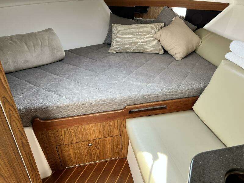 2012 Everglades 350 LX