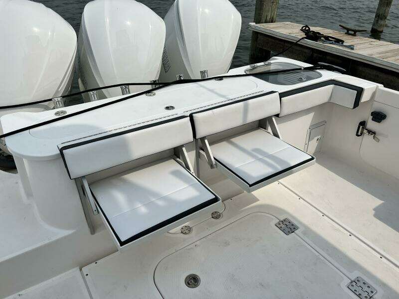 2012 Everglades 350 LX