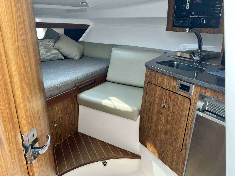 2012 Everglades 350 LX
