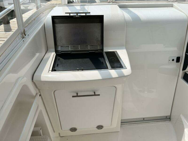 2012 Everglades 350 LX