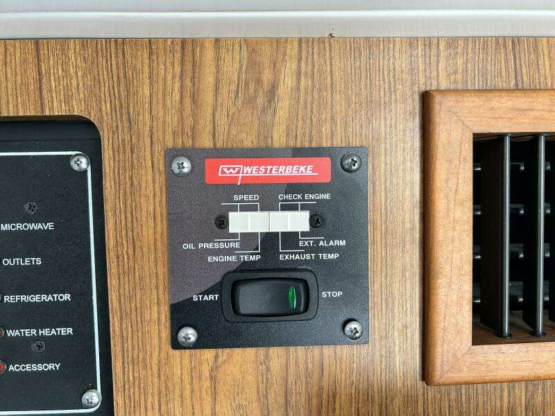 2012 Everglades 350 LX