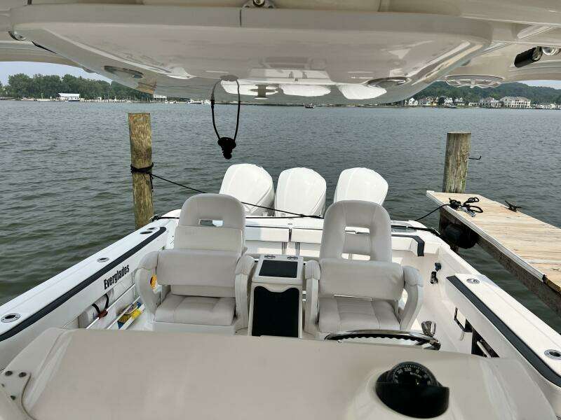2012 Everglades 350 LX