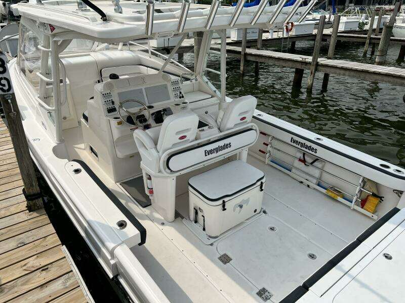 2012 Everglades 350 LX