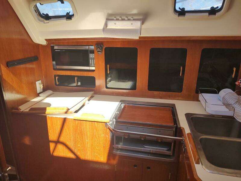 1987 Hunter 37 Legend