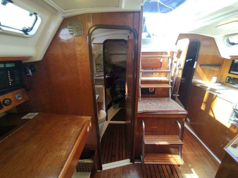 1987 Hunter 37 Legend